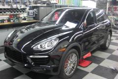 2011 Porsche Cayenne Turbo (2)