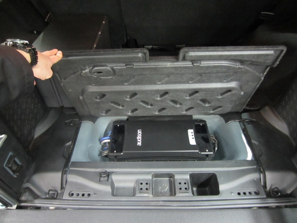 Jeep Wrangler Audio Upgrade Retains the Stock Look